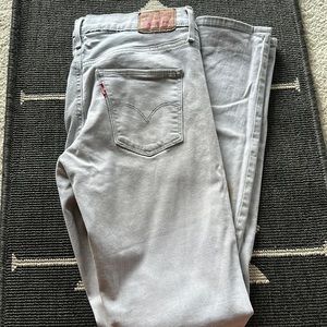 Levi slimming skinny Jean